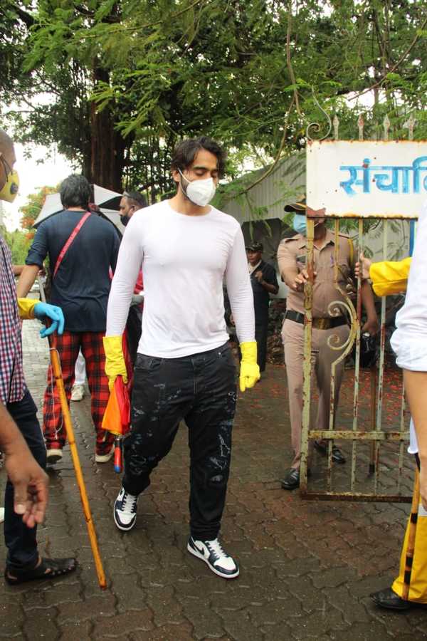 Sushant Singh Rajput Last Rites Photos Videos Latest News Update