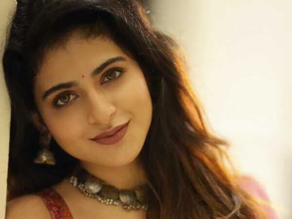 Iswarya Menon Images