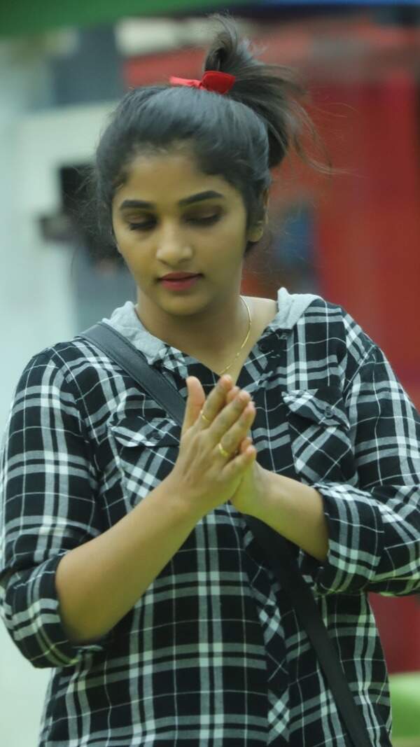Divya Uruduga Pictures