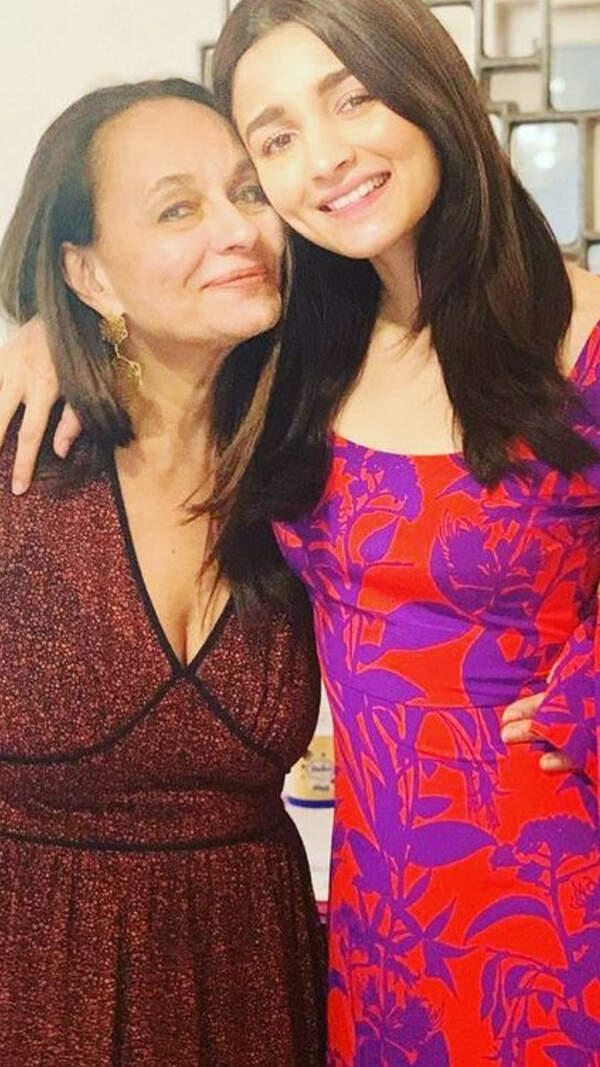 Soni Razdan Images