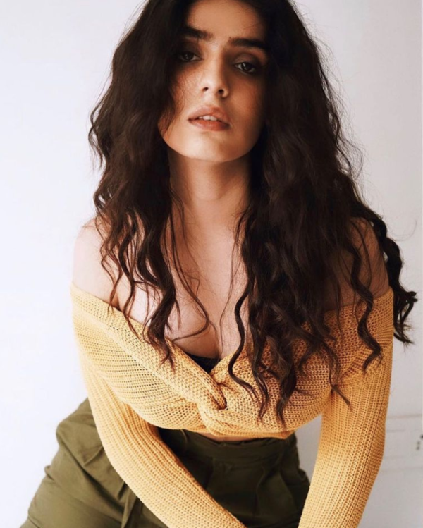 Sidhika Sharma Wallpapers