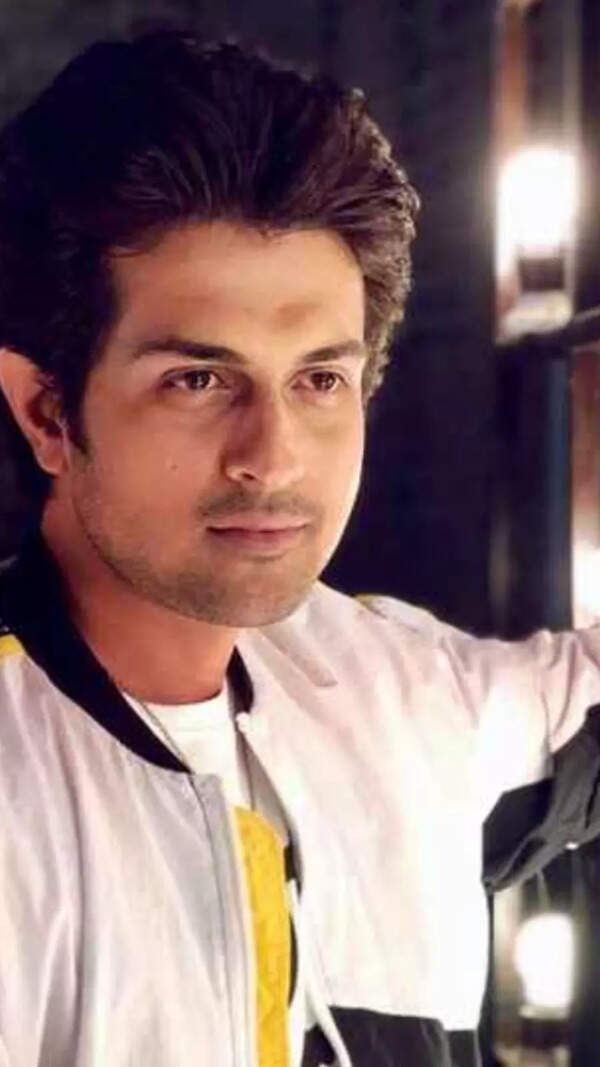 Raunaq Kamdar Images