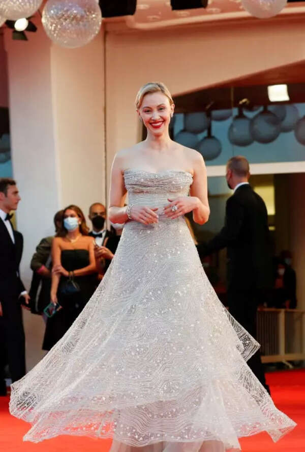 Sarah Gadon Photos