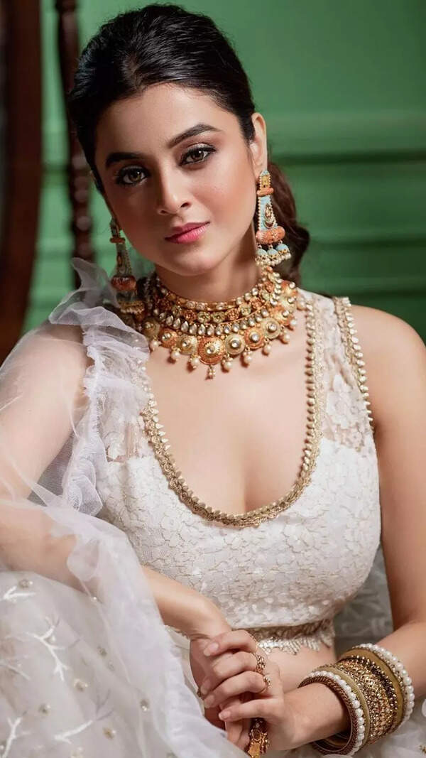 Darshana Banik Pictures