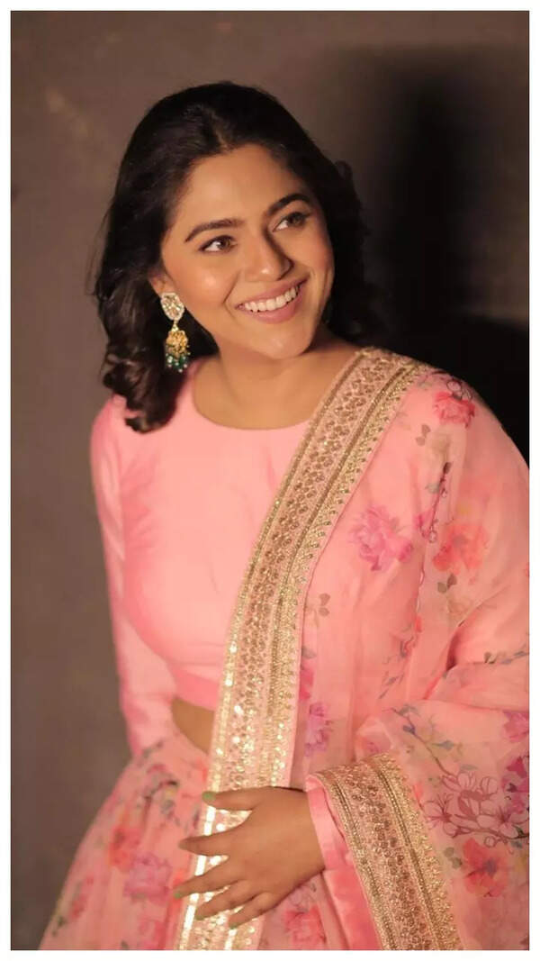 Mrunmayee Deshpande Pictures