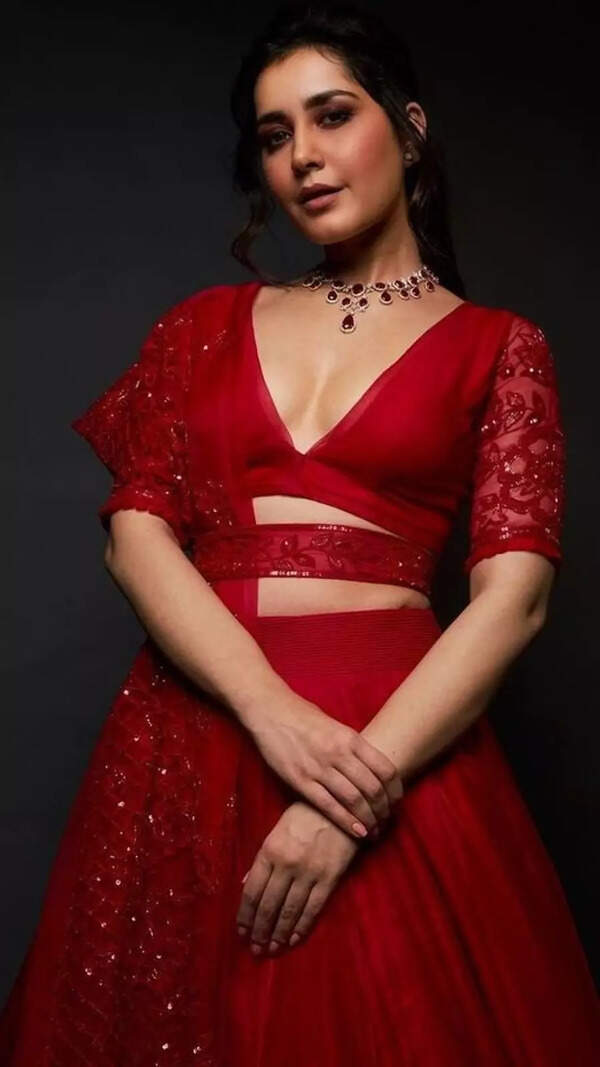 Raashi Khanna Wallpapers
