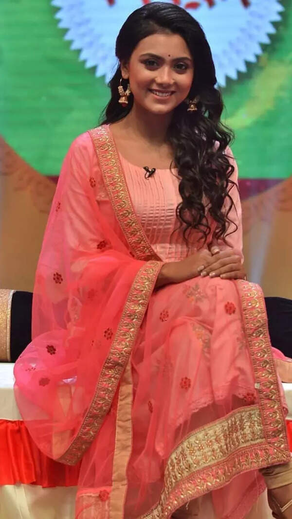 Idhika Paul Images
