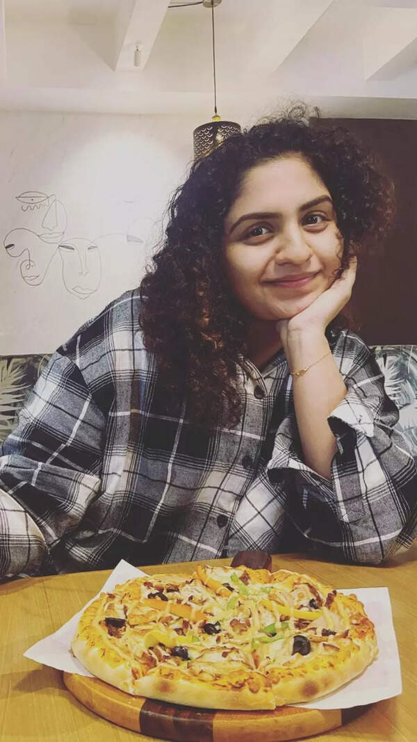 Noorin Shereef Wallpapers