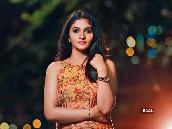 Divya Uruduga Images