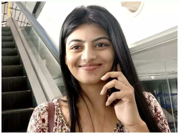 Anandhi Photos