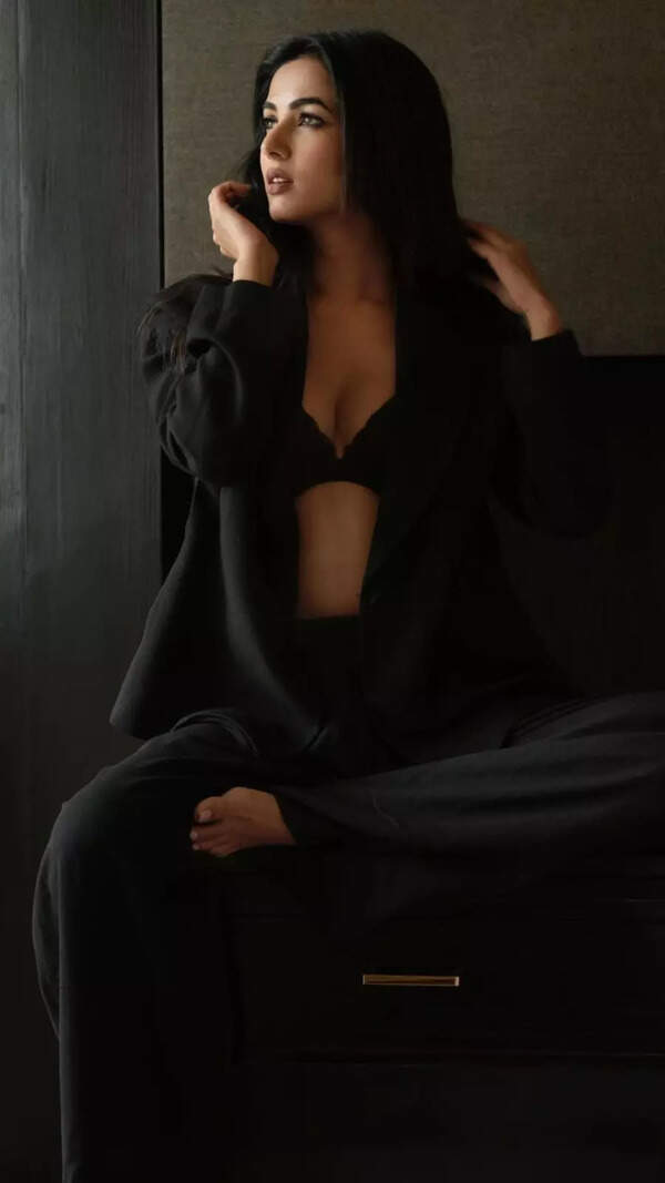 Sonal Chauhan Stills