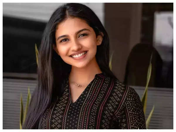 Mamitha Baiju Images