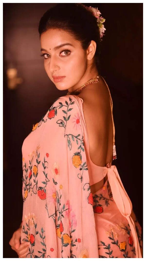 Malavika Menon Images