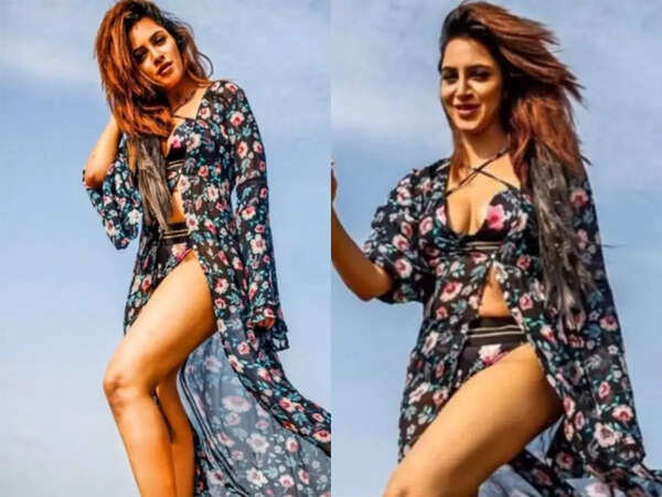 Arshi Khan Pictures