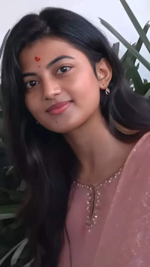 Anandhi Photos