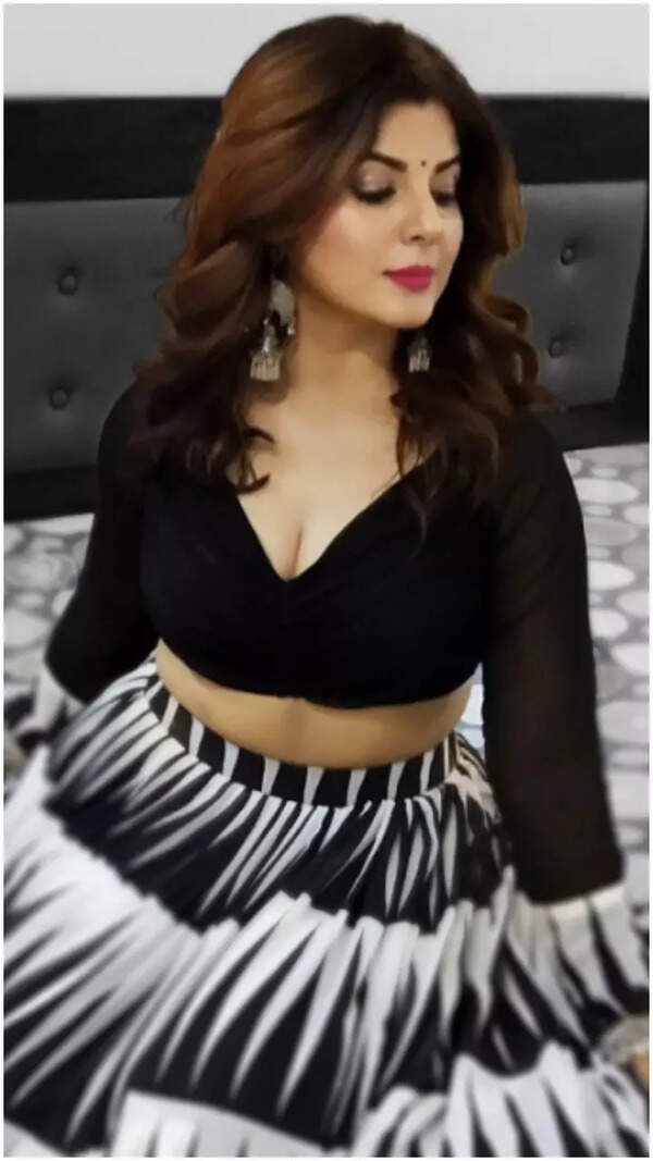 Smriti Sinha Pictures