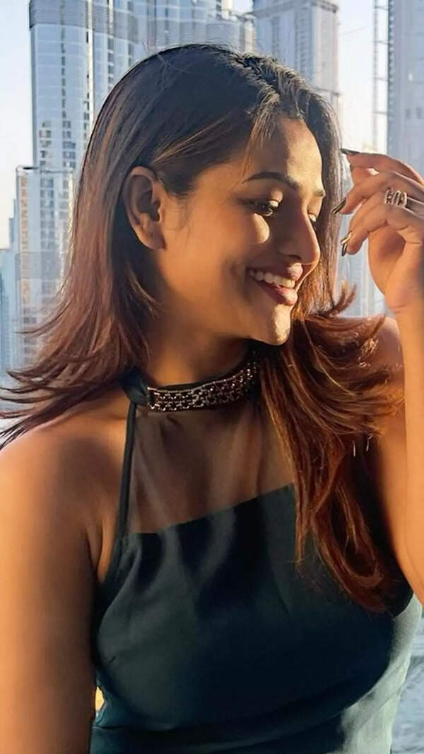 Leesha Eclairs Photos