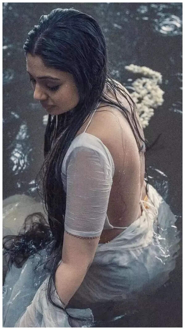 Veena Nandakumar Images
