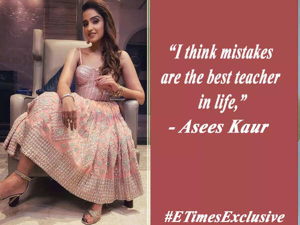 Asees Kaur Pictures