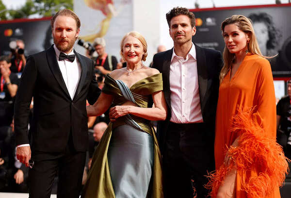 Patricia Clarkson Photos