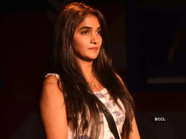 Divya Uruduga Wallpapers