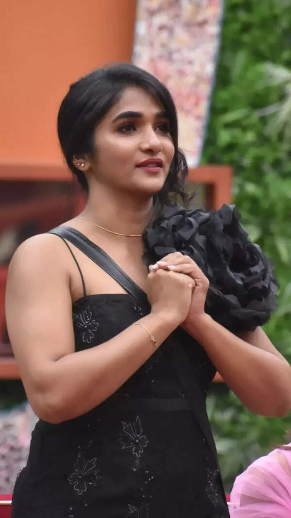 Divya Uruduga Wallpapers