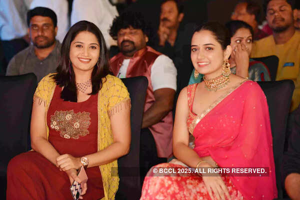 Apeksha Purohit Images
