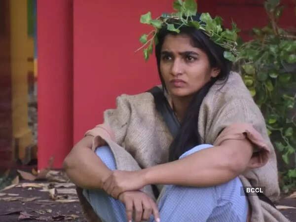 Divya Uruduga Photos
