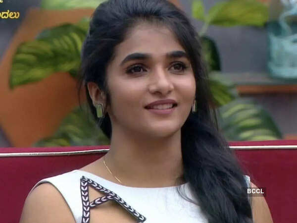 Divya Uruduga Stills