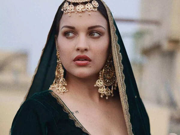 Himanshi Khurana Stills