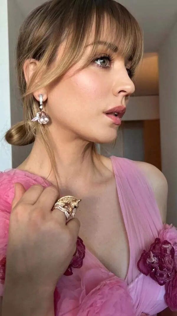 Kaley Cuoco Stills