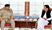 As India mulls punitive action, Pak PM Imran Khan meets with Army Chief