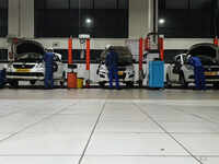 Maruti Suzuki begins night service