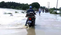 Bihar: Locals abandon submerged village as flood situation worsens in Darbhanga