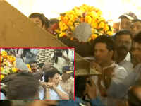 Sachin Tendulkar pays last respects to coach Ramakant Achrekar