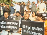 Activists shot Mahatma Gandhi’s effigy; Congress protests