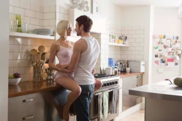 4 signs he wants to get dirty tonight
