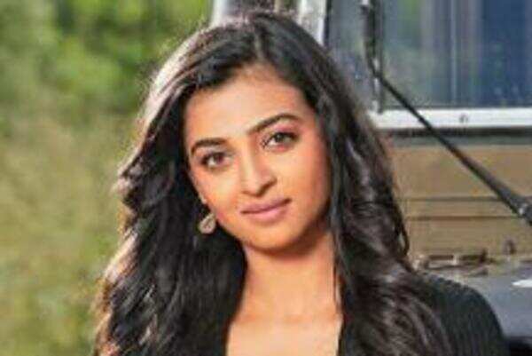 After nude video controversy, Radhika Apte focusses on Bombairiya