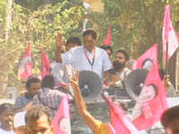 Lok Sabha polls 2019: Prakash Raj conducts roadshow in Bengaluru