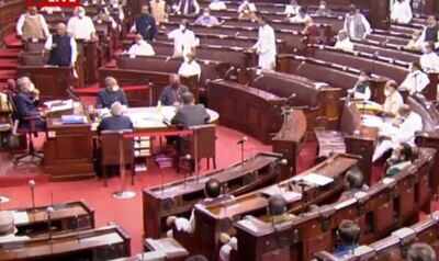 پارلیمنٹ بجٹ اجلاس : کسانوں کے معاملے پر بحث کا مطالبہ کرنے والے حزب اختلاف کا پارلیمنٹ میں ہنگامہ پارلیمنٹ بجٹ اجلاس : کسانوں کے معاملے پر بحث کا مطالبہ کرنے والے حزب اختلاف کا پارلیمنٹ میں ہنگامہ