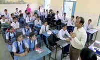 Bhopal: Collector teaches students to improve quality of govt school