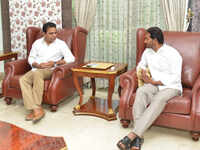 KCR's son KT Rama Rao meets Jagan Reddy in Hyderabad to discuss proposed Federal Front