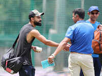 Rahul Dravid spends time with Indian players ahead of 3rd T20I