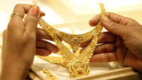 Credit crunch: Indians pawning family gold