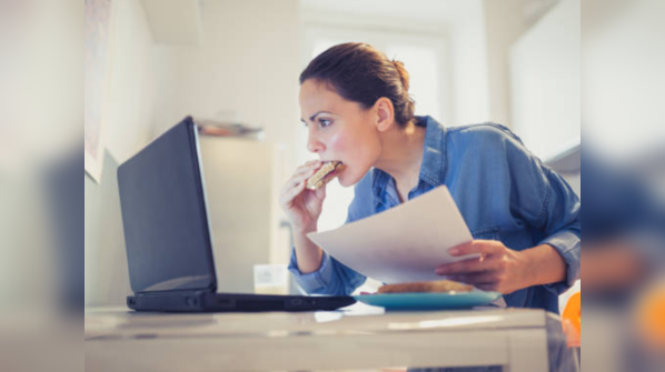 ​6 healthy snacks to help you focus at work