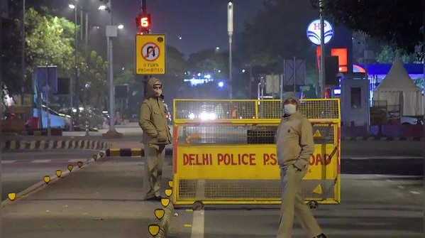 Weekend Curfew In Delhi Photos Of Empty Roads Deserted Markets