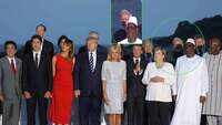 PM Narendra Modi joins G7 leaders for group photo in Biarritz
