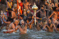 Kumbh Mela 2019: Lakhs of devotees take holy dip on first Shahi Snan 