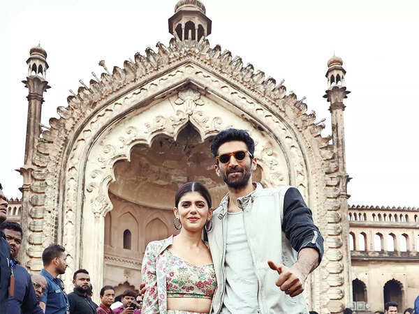 Aditya Roy Kapur and Sanjana Sanghi go on a food trail in Lucknow