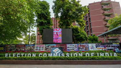 Karnataka polls: Election Commission issues notices to BJP, Congress over model code violations